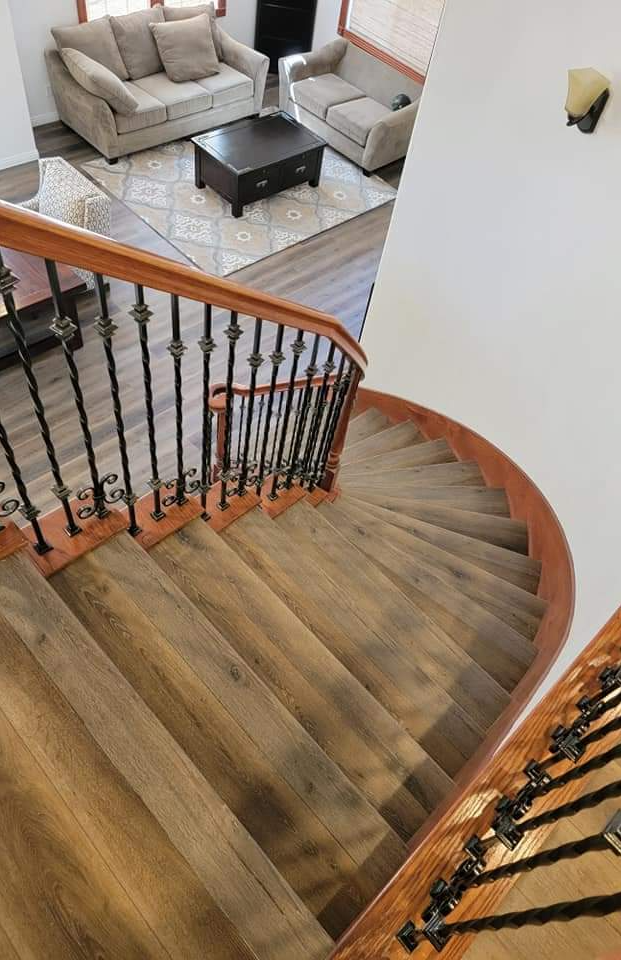 Rustic look on this staircase covered in engineered wood flooring.