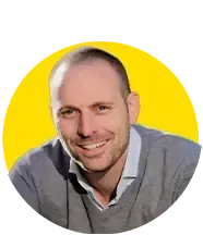 A man with a beard is smiling in a yellow circle.