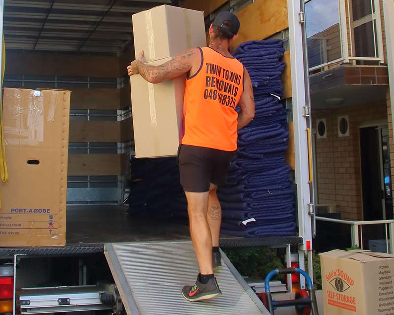 Furniture removal van Forster-Tuncurry