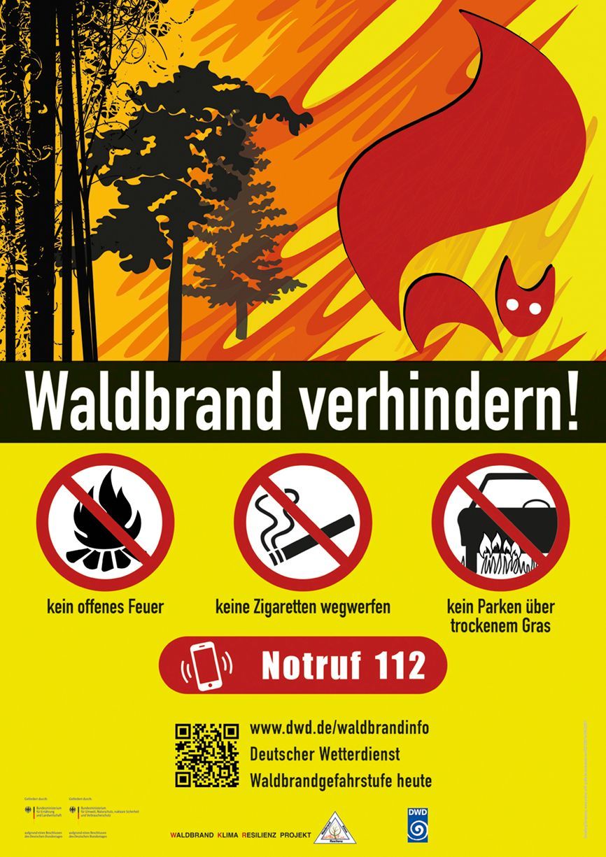 Waldbrandgefahren-Warnschild mit QR-Code zum Deutschen Wetterdienst