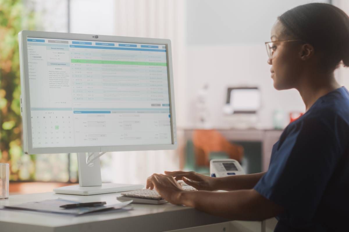 A healthcare professional working with electronic healthcare records near Louisville, Kentucky (KY)