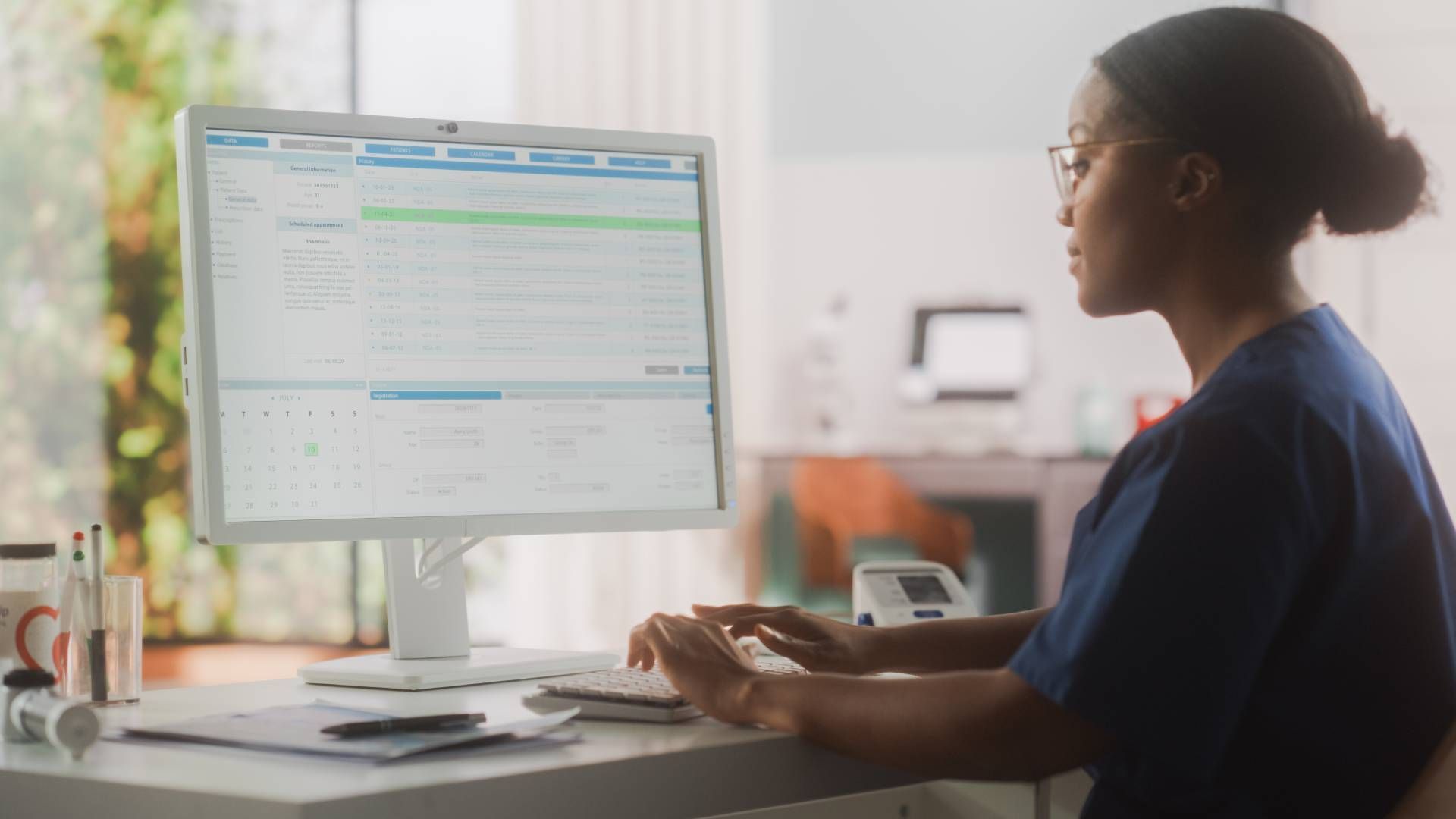 A healthcare professional working with electronic healthcare records near Louisville, Kentucky (KY)