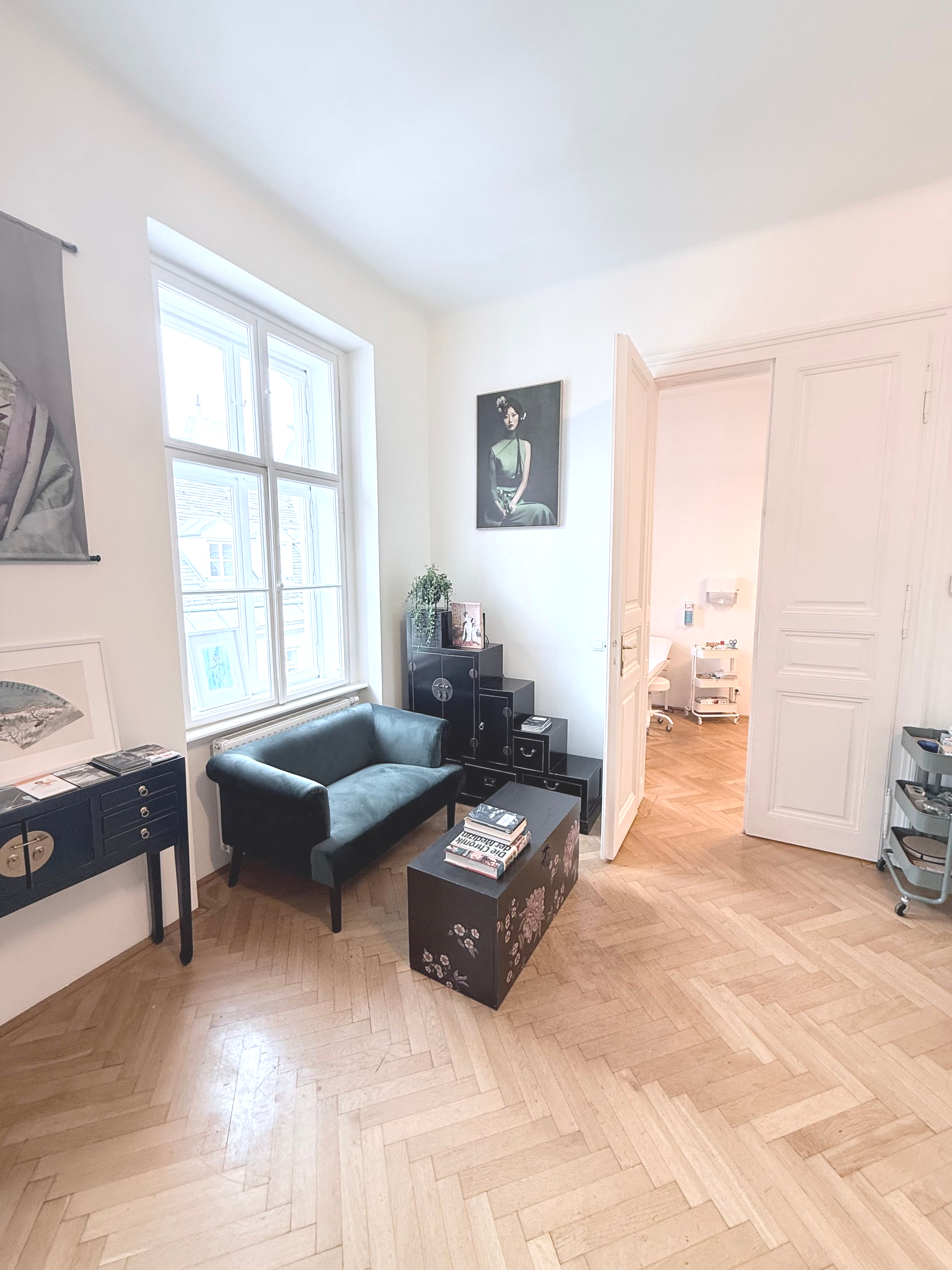 Ganzheitliche Wirbelsäulen Therapien für dauerhafte Rückengesundheit - OA Dr. Nadja Jiresch - Urban Spine - 1010 Wien