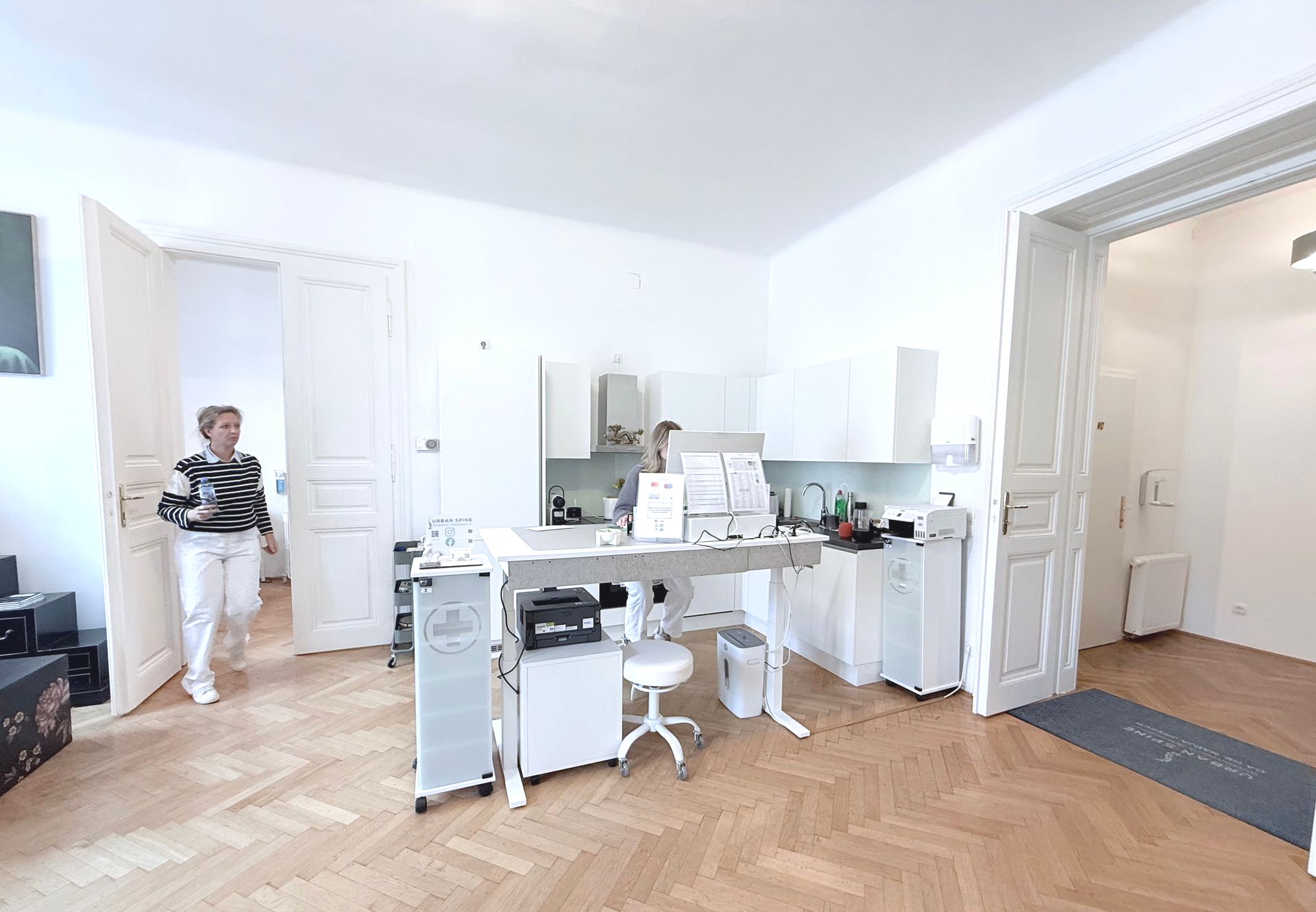 Gezielte Rehabilitation bei Wirbelsäulen- und Gelenkbeschwerden - OA Dr. Nadja Jiresch - Urban Spine - 1010 Wien