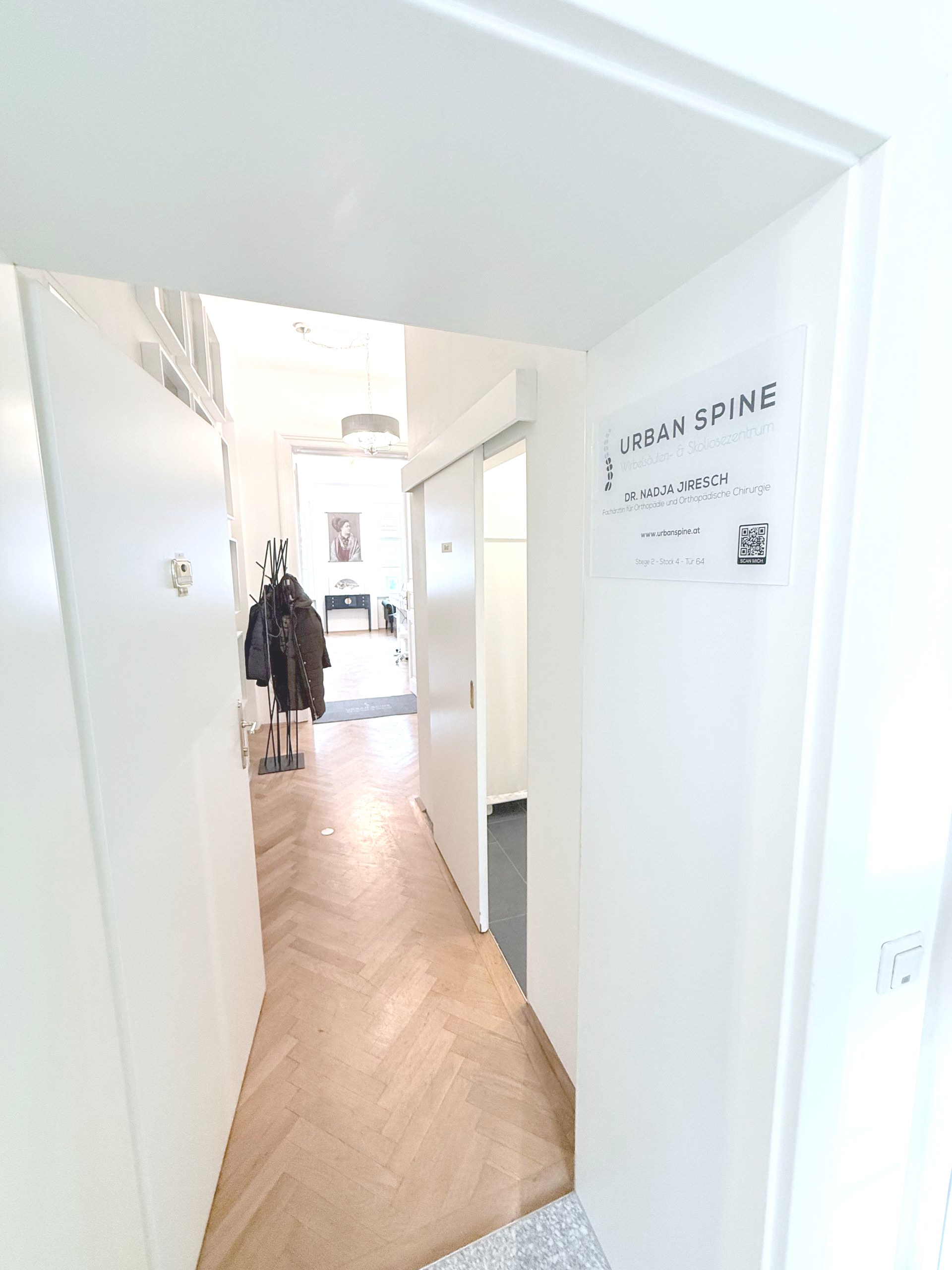 Wirbelsäulen-, Bandscheiben-, Gelenks- und Skoliose Operationen - OA Dr. Nadja Jiresch - Urban Spine - 1010 Wien