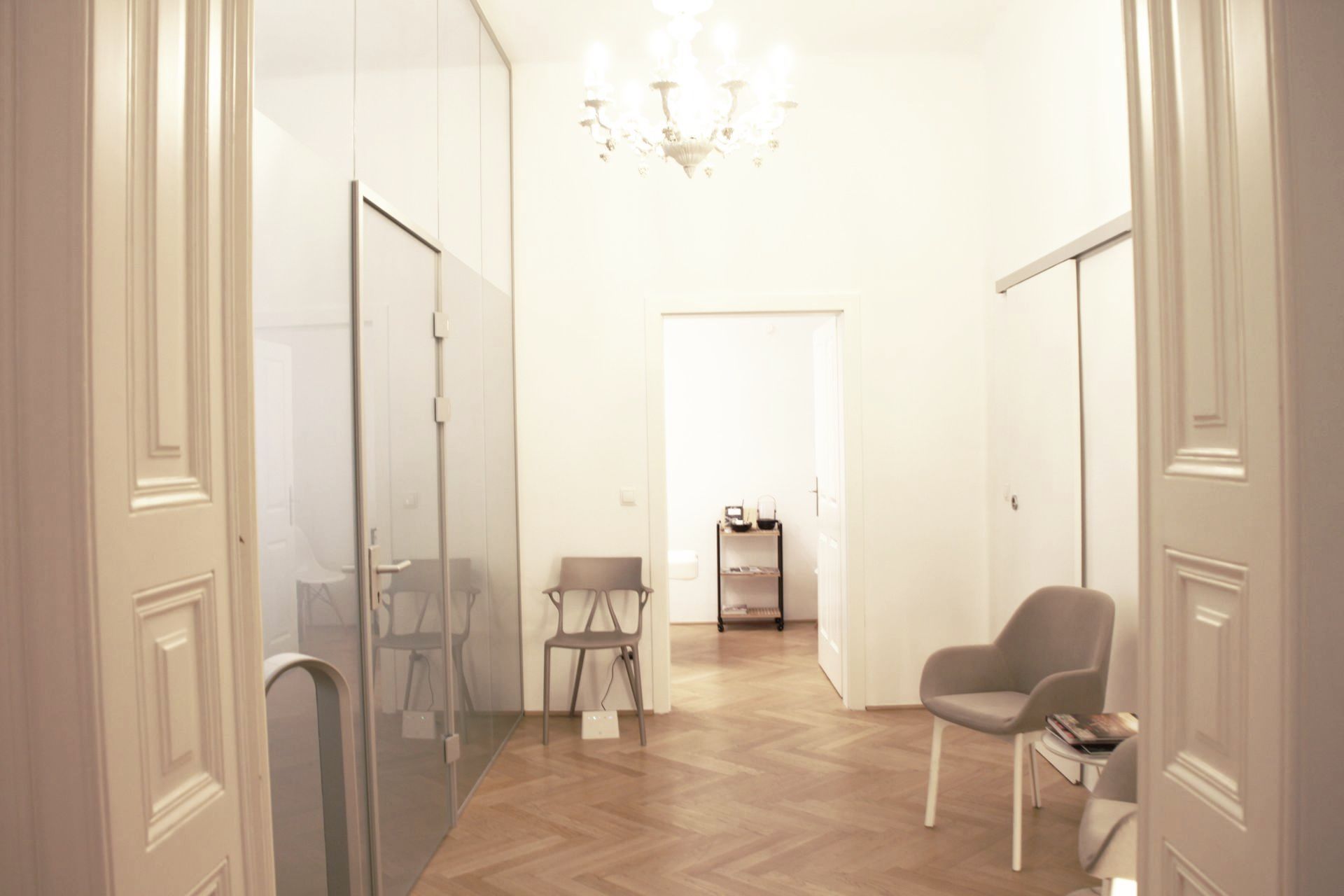 Gezielte Rehabilitation bei Wirbelsäulen- und Gelenkbeschwerden - OA Dr. Nadja Jiresch - Urban Spine - 1010 Wien