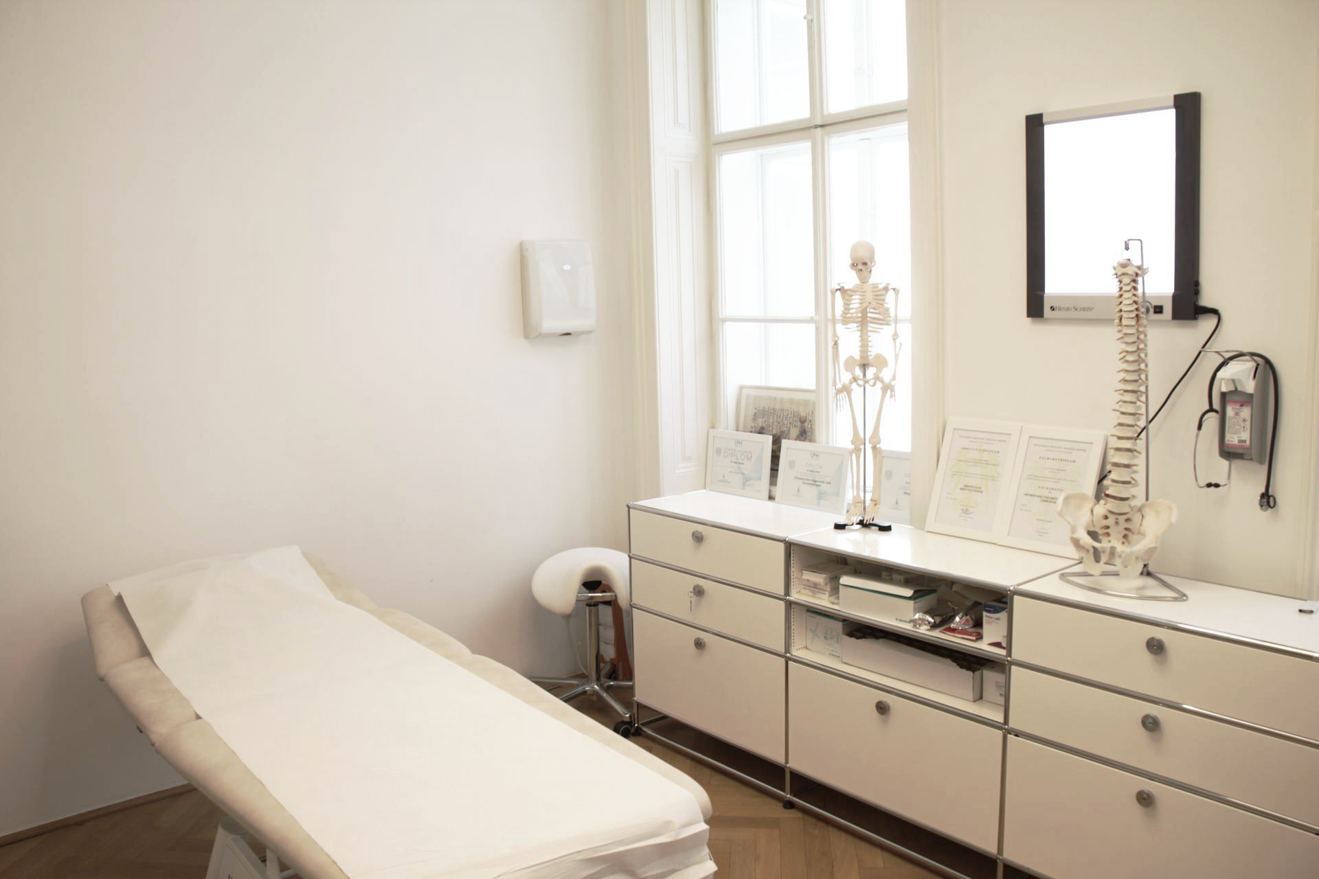 Erkrankungen vorbeugen & Heilung beschleunigen mit Vitamin Infusionen bei Urban Spine - OA Dr. Nadja Jiresch - 1010 Wien