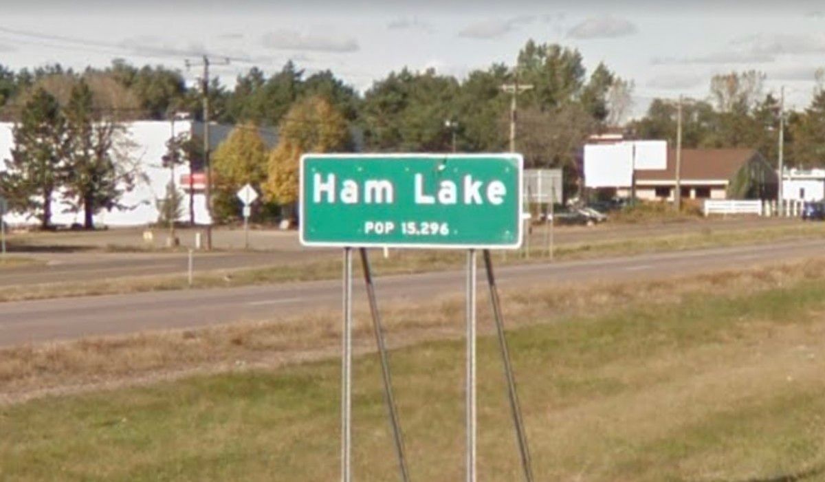 A green sign that says ham lake on it