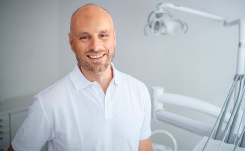 Zahnarzt Wipperfürth, Dr. Peter Hüpper: Zahnimplantate