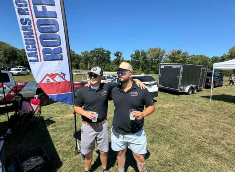 Lagunas Roofing - team