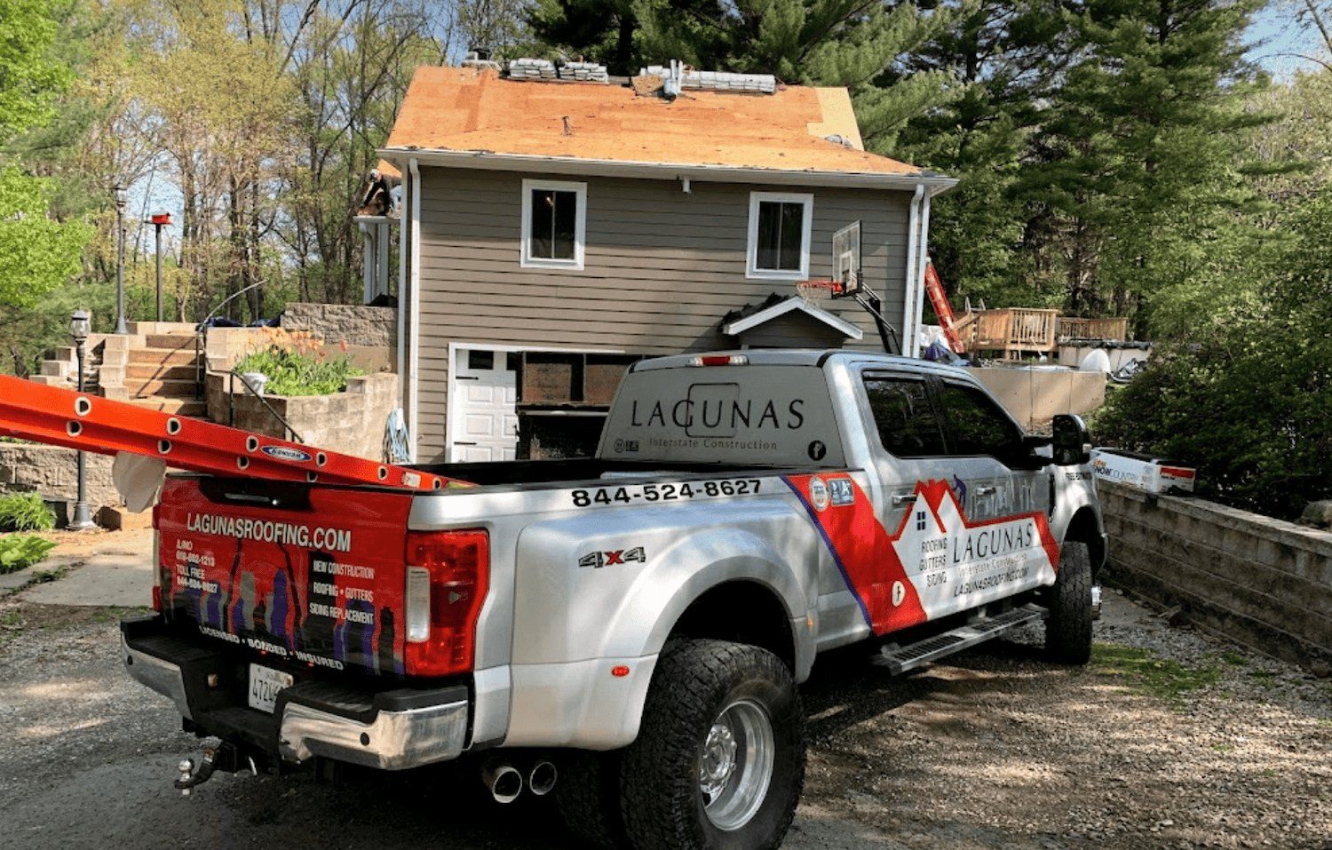 Lagunas Roofing Truck