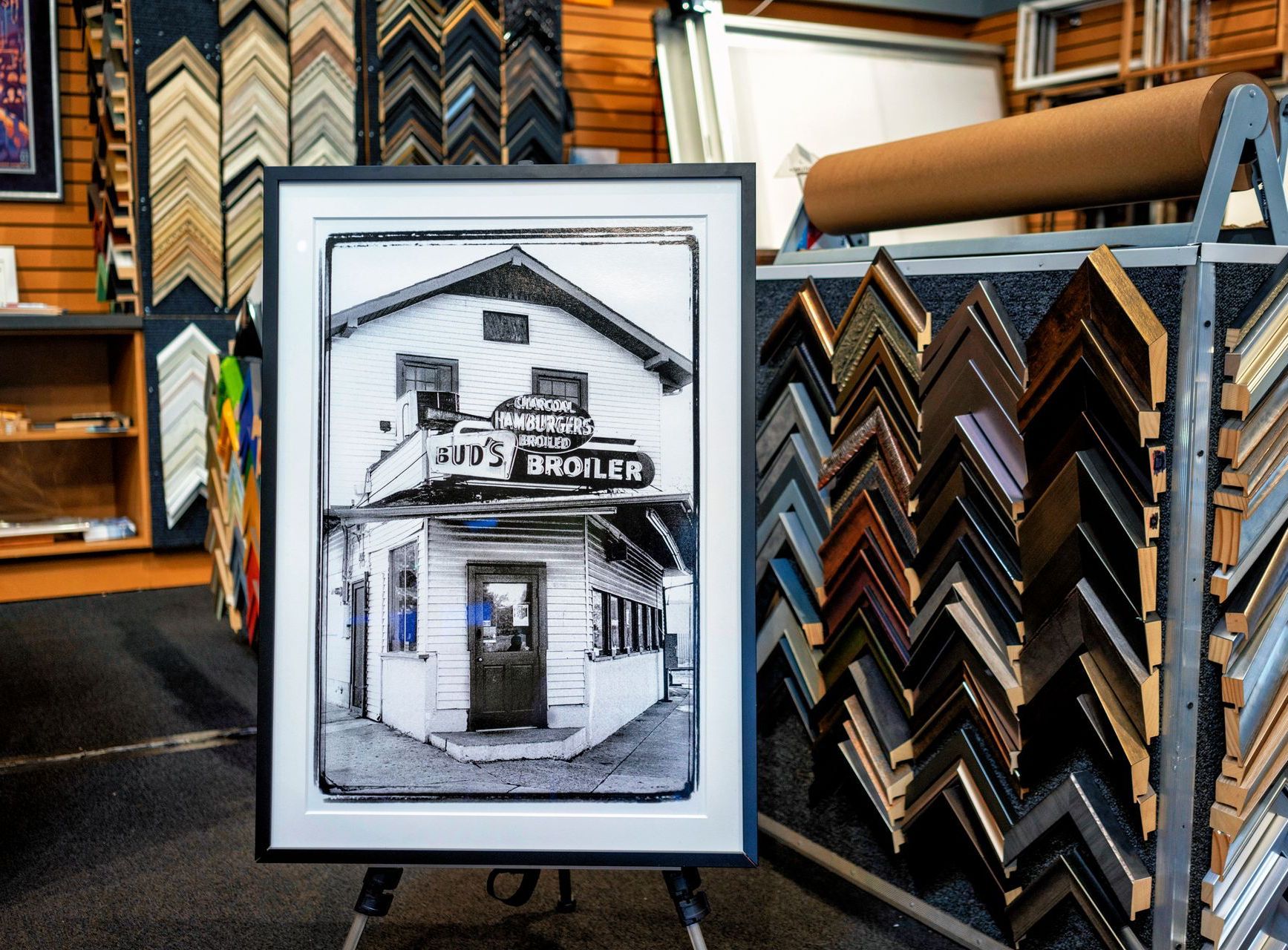 Classic black frame with white matt