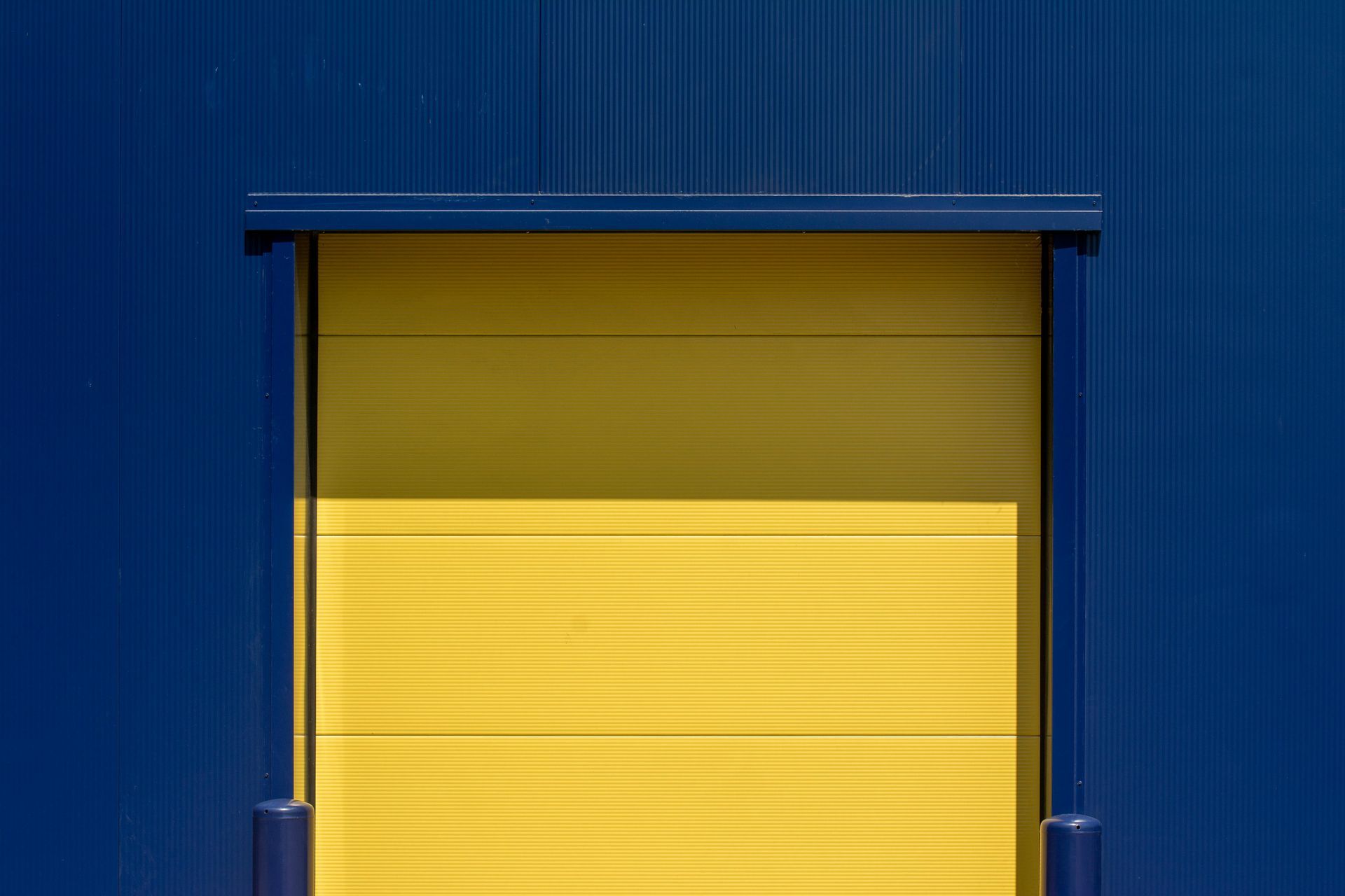 A color yellow dock door.