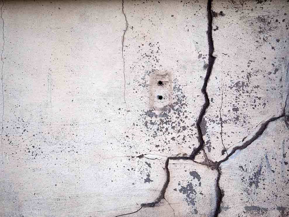Crack in the Wall — Foundation Solutions in Simpsonville, KY