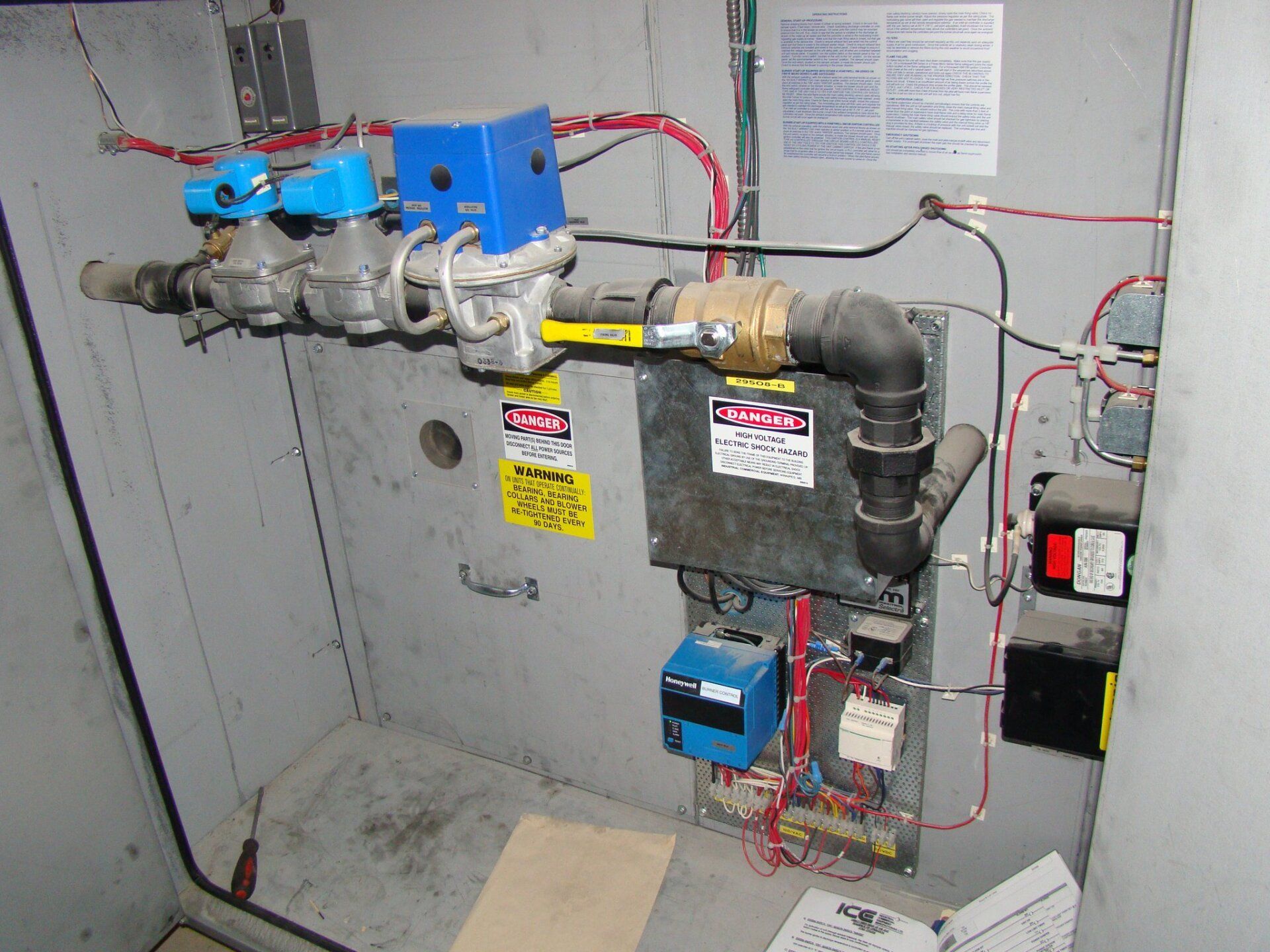 A room with a lot of wires and a sign that says danger