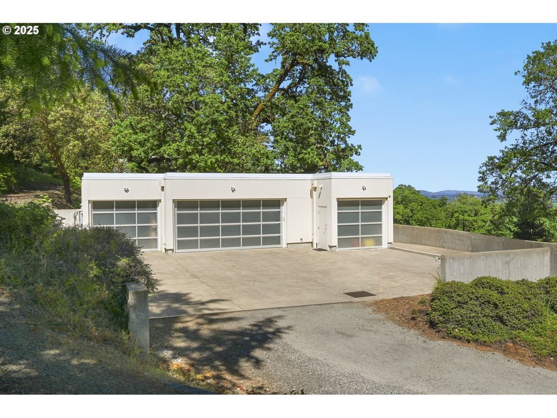 McMinnville Modern Home Garage
