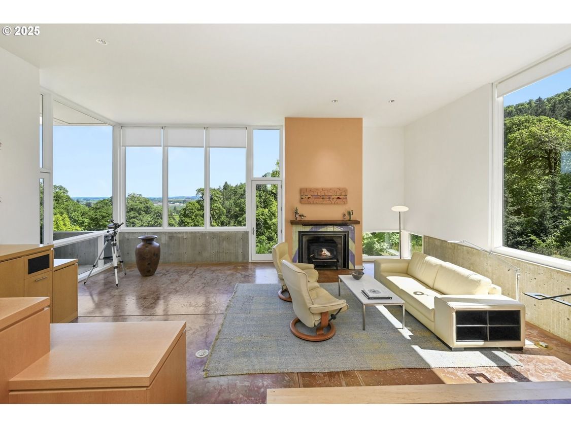 McMinnville modern home living room