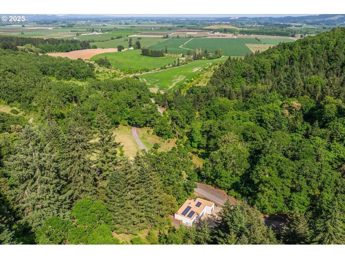 McMinnville Modern Home Land

