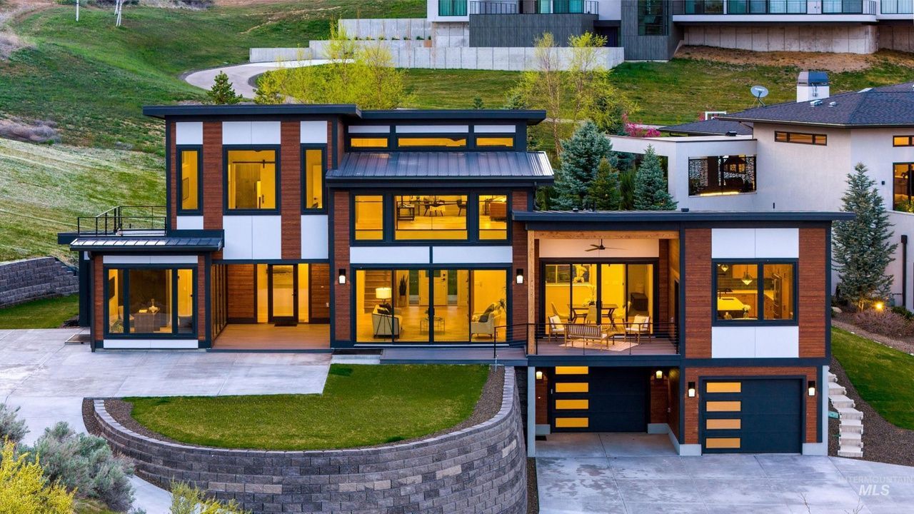 4941 N Mountainside Ln