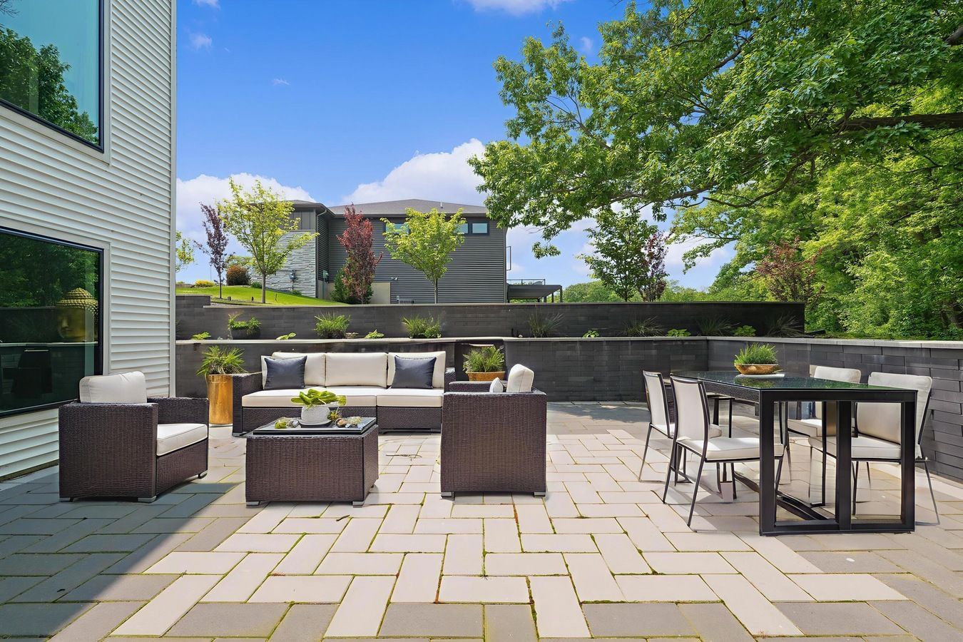 Michigan Modern Home yard