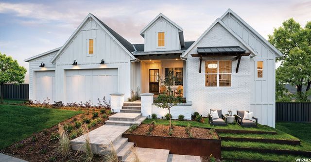 5836 N Valley View Rd