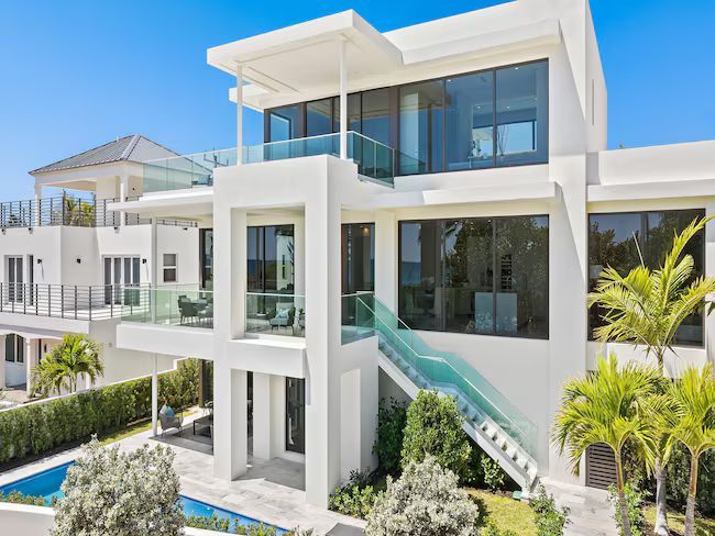 1813 N FTL Beach Blvd