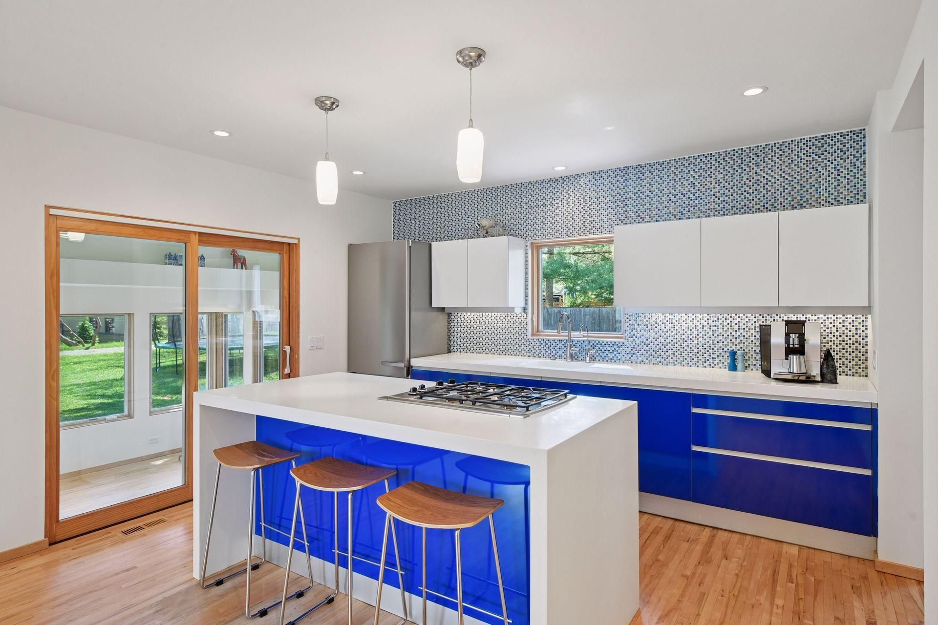 Chanhassen Modern Home Kitchen