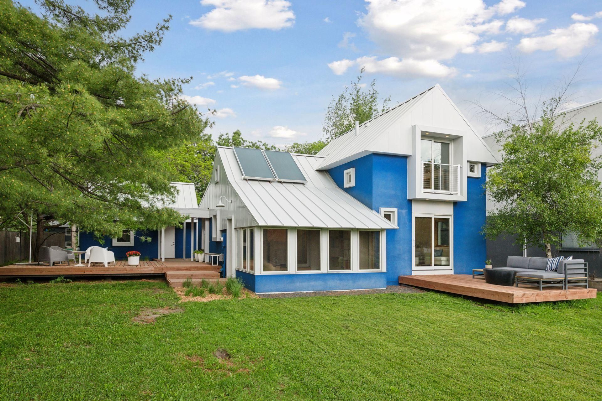 Chanhassan Modern Home