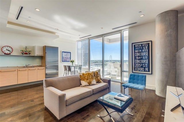 2408 Victory Park #1131