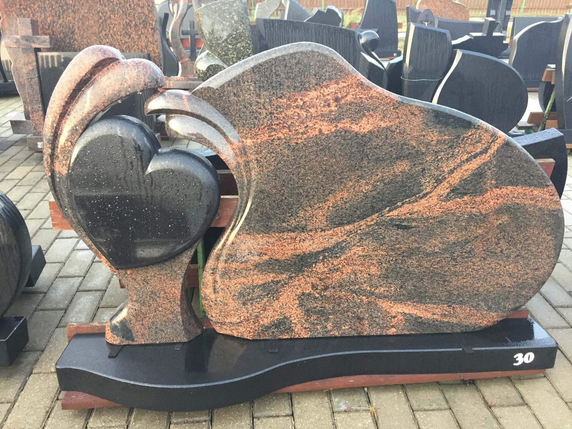 Klaipėdos Akmuo gaminamų paminklų pavyzdžiai