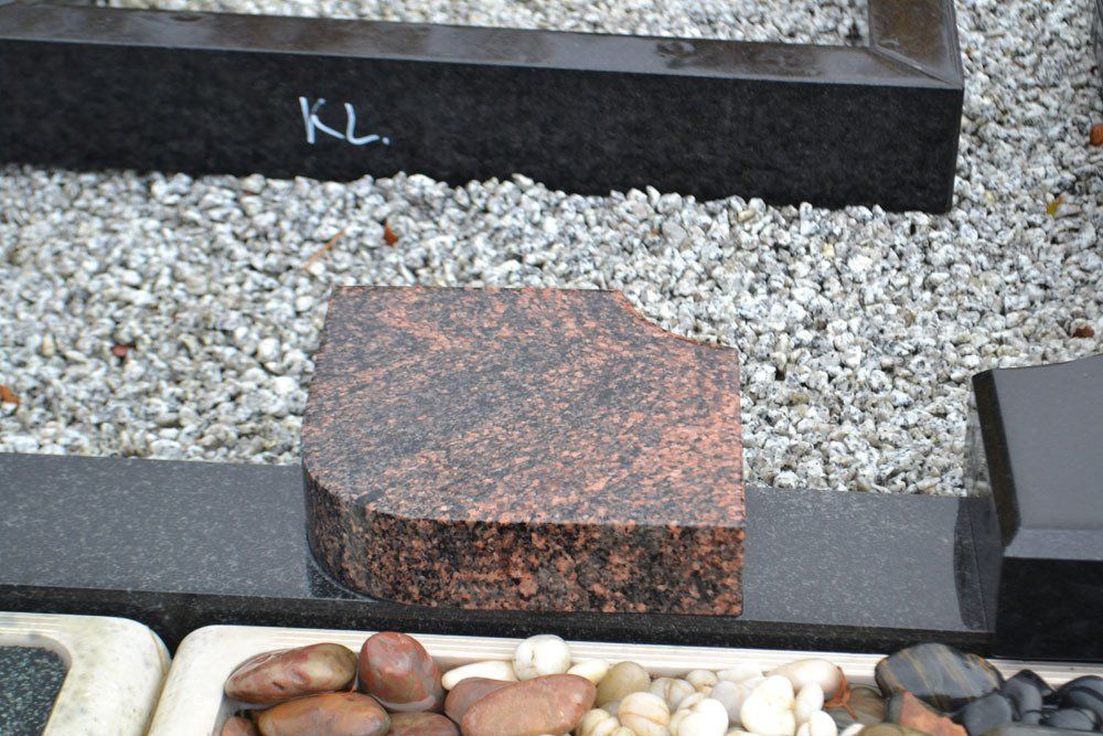 Klaipėdos Akmuo gaminamų paminklų pavyzdžiai