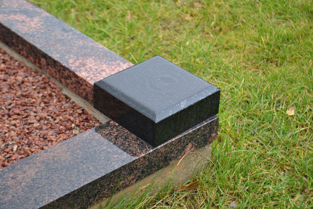 Klaipėdos Akmuo gaminamų paminklų pavyzdžiai