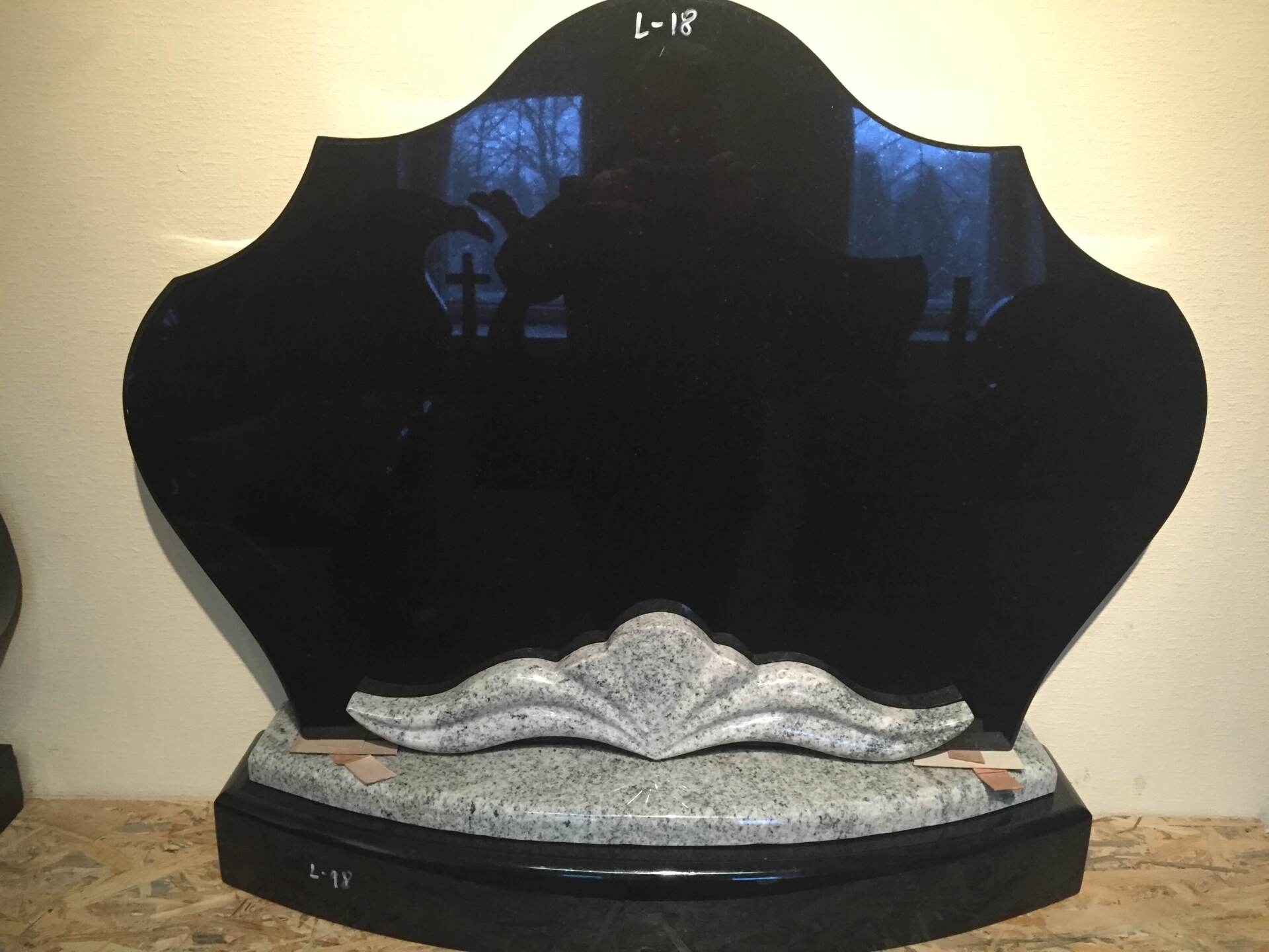 Klaipėdos Akmuo gaminamų paminklų pavyzdžiai