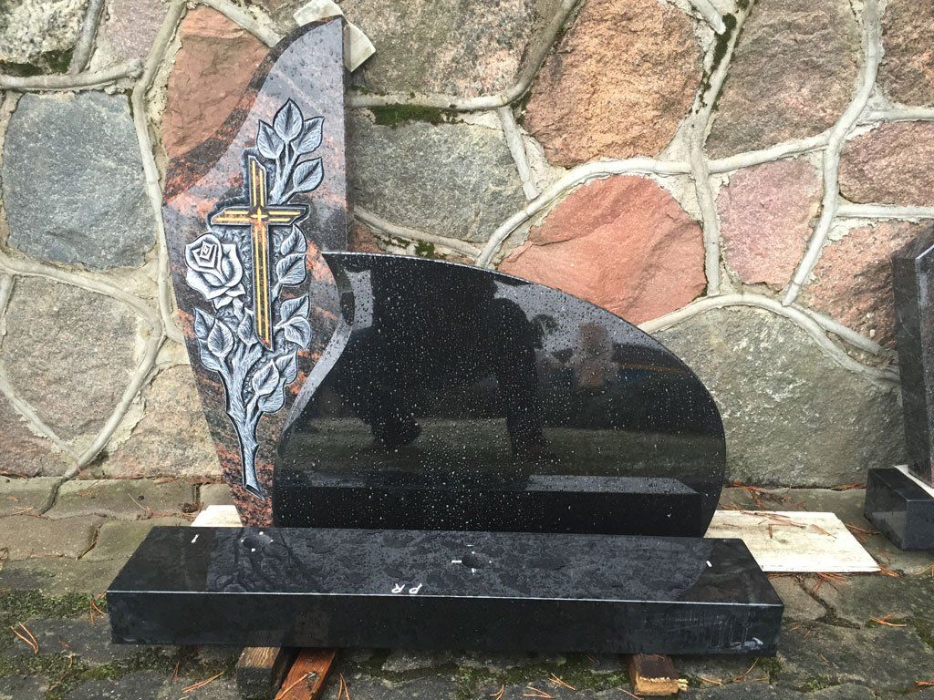 Klaipėdos Akmuo gaminamų paminklų pavyzdžiai