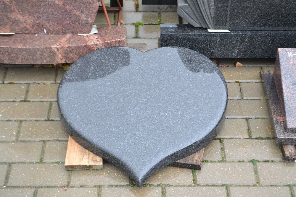 Klaipėdos Akmuo gaminamų paminklų pavyzdžiai