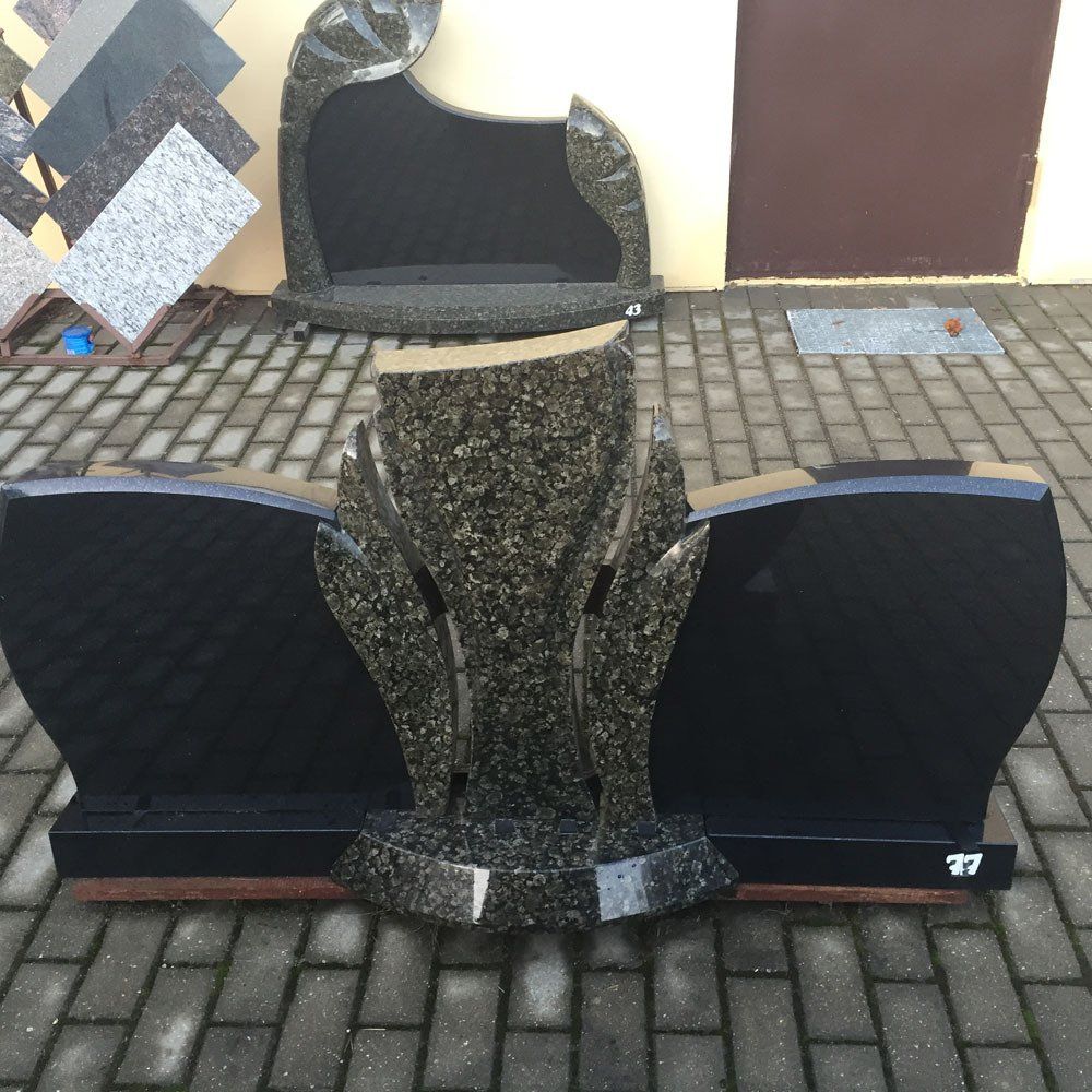 Klaipėdos Akmuo gaminamų paminklų pavyzdžiai