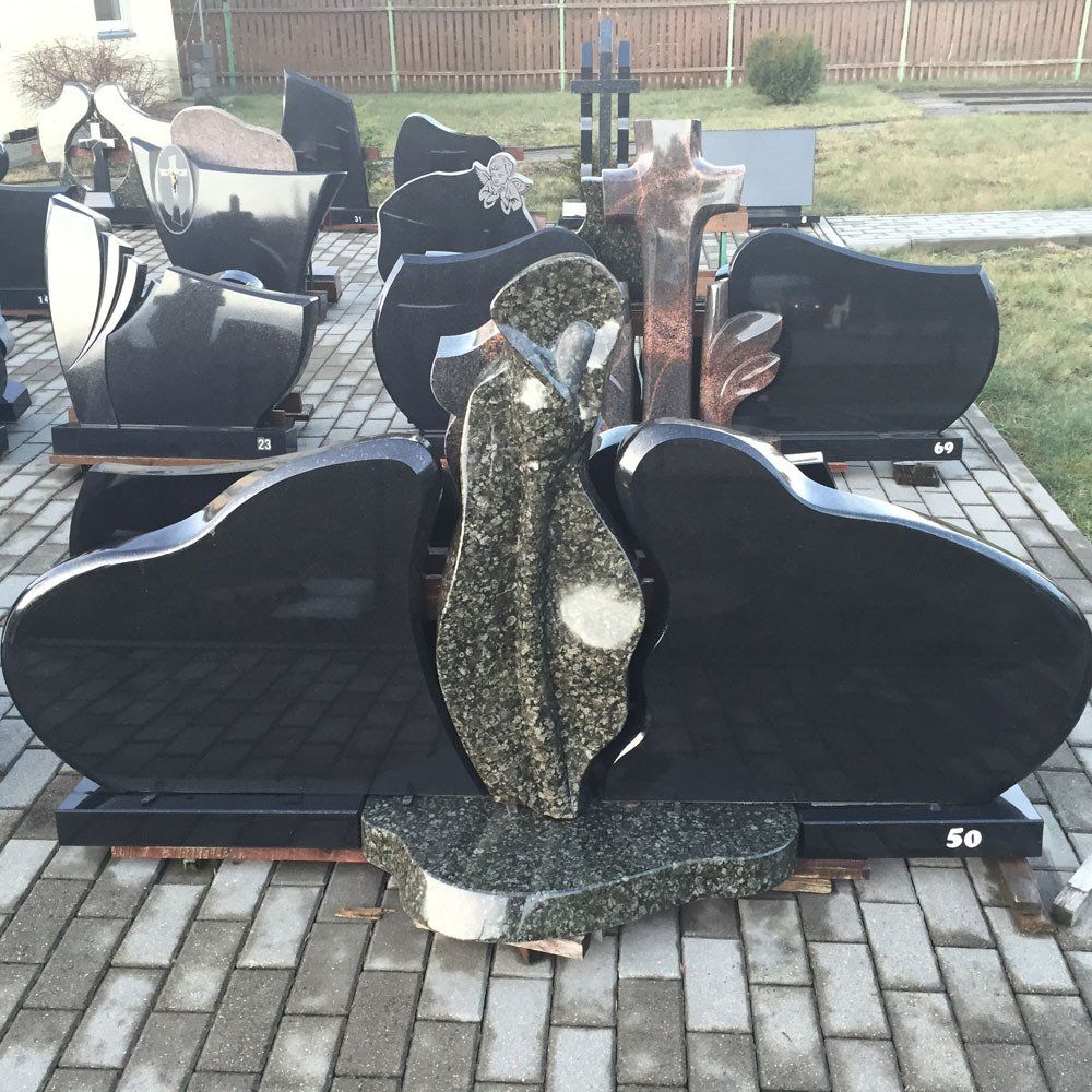 Klaipėdos Akmuo gaminamų paminklų pavyzdžiai