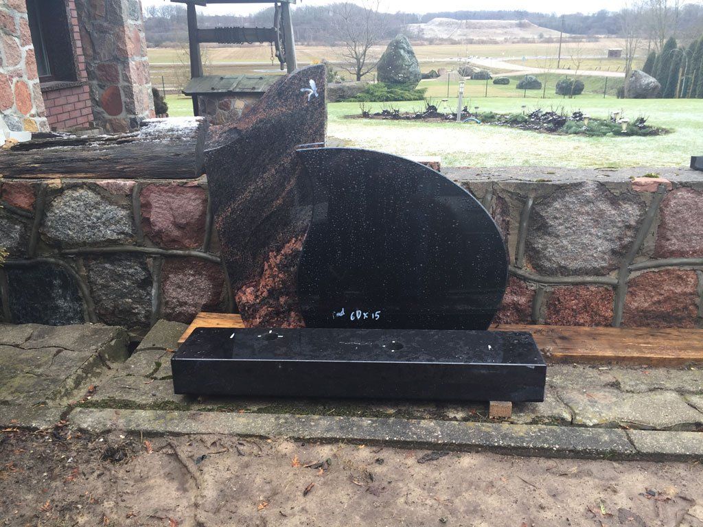 Klaipėdos Akmuo gaminamų paminklų pavyzdžiai