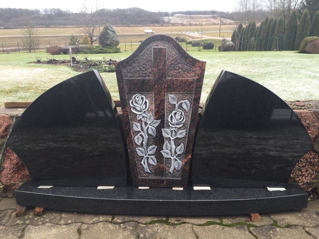 Klaipėdos Akmuo gaminamų paminklų pavyzdžiai