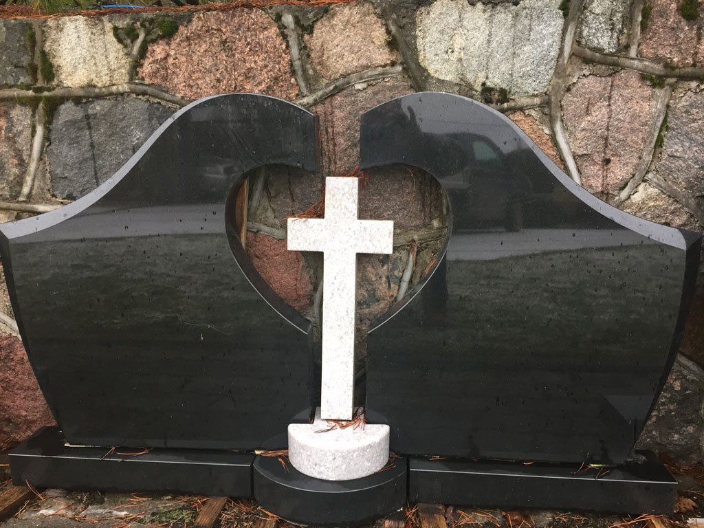 Klaipėdos Akmuo gaminamų paminklų pavyzdžiai