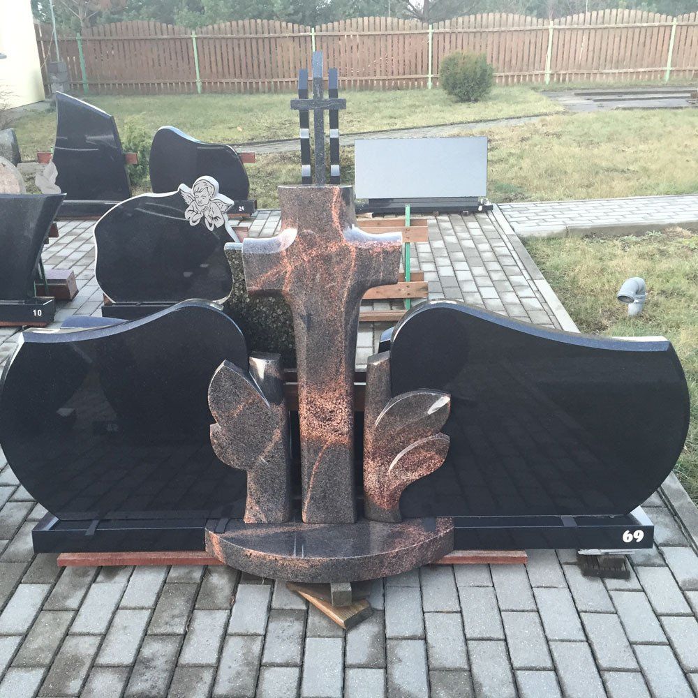 Klaipėdos Akmuo gaminamų paminklų pavyzdžiai