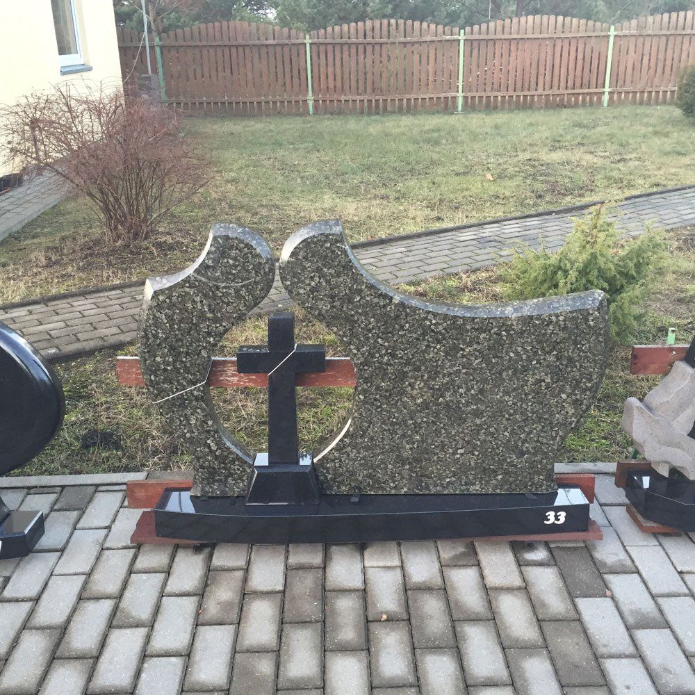 Klaipėdos Akmuo gaminamų paminklų pavyzdžiai