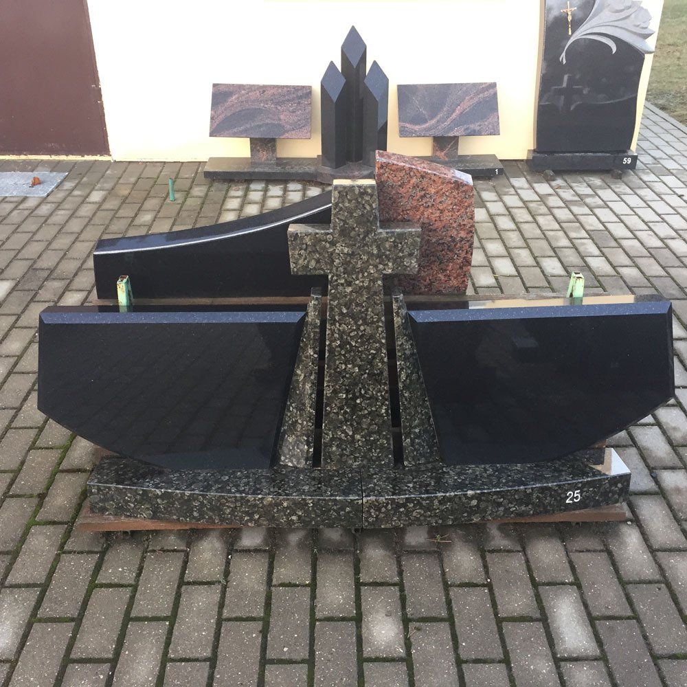 Klaipėdos Akmuo gaminamų paminklų pavyzdžiai