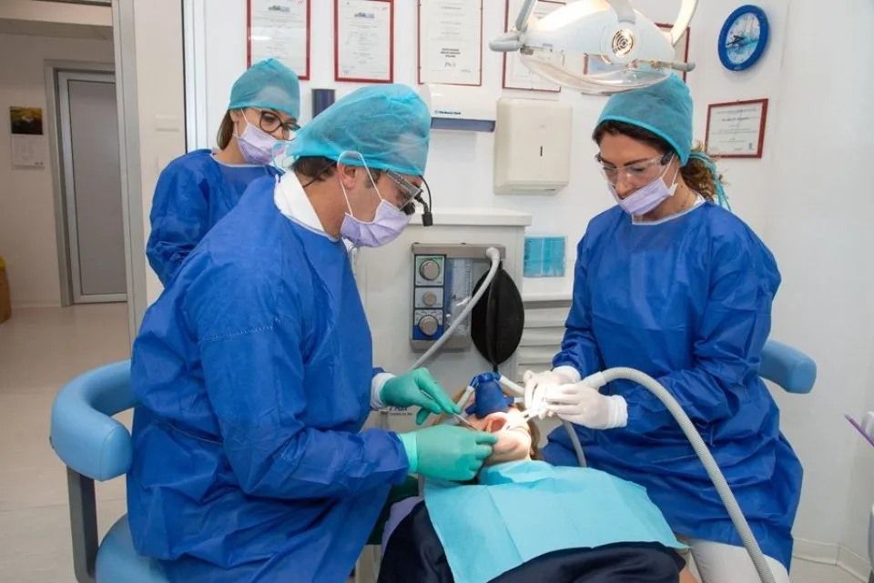 équipe medica dello studio dentistico di Como
