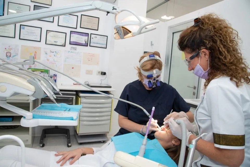 intervento nello studio dentistico di Como