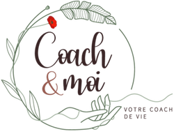Logo &laquo; Coach & moi &raquo; avec une couronne de feuilles et le texte en petits caract&egrave;res &laquo; Votre coach de vie &raquo;