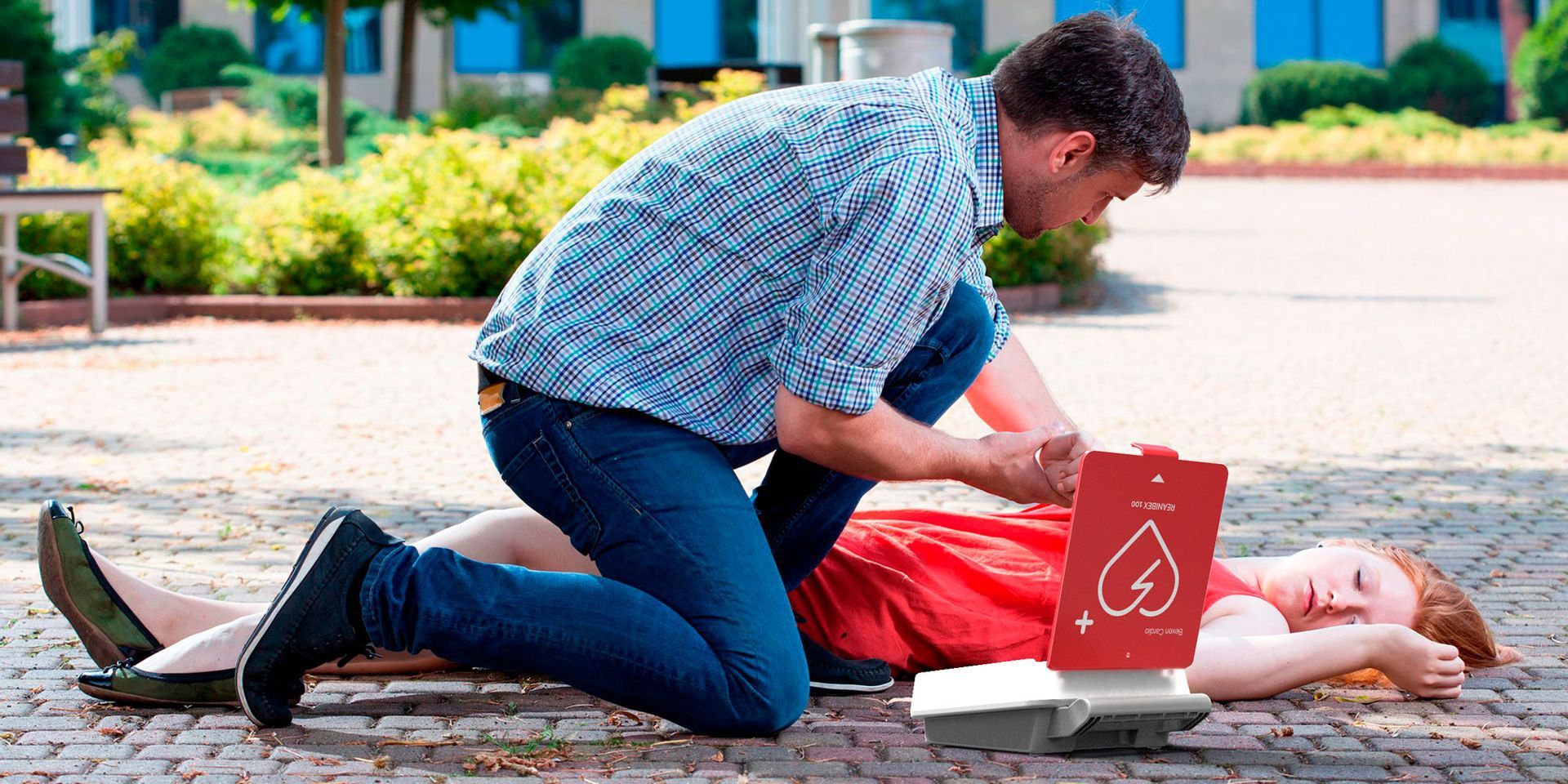 Reanibex 100 defibrillator