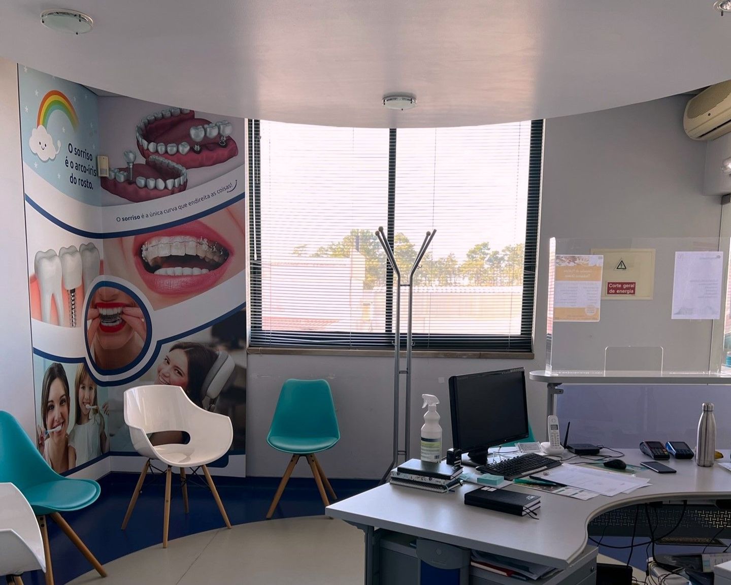 ACR Clinica Dentaria Dentista recepção sala de espera