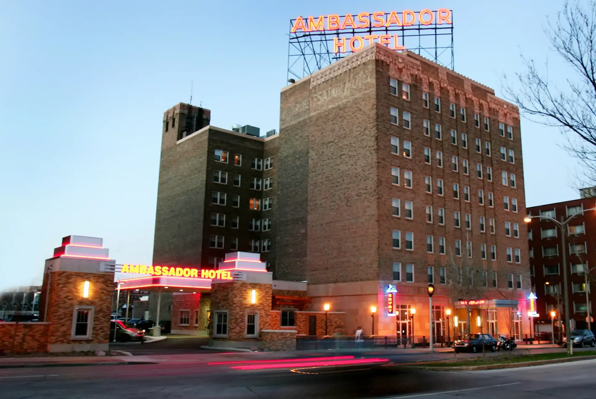Milwaukee's Ambassador Hotel
