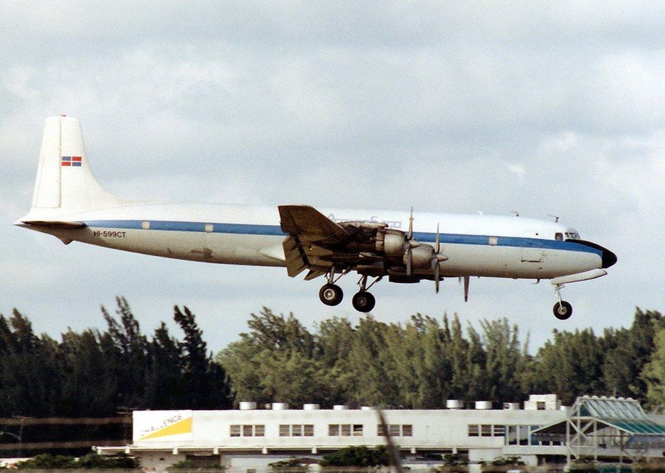 A Douglas DC-7F plane similar to the one that crashed with Clemente in it